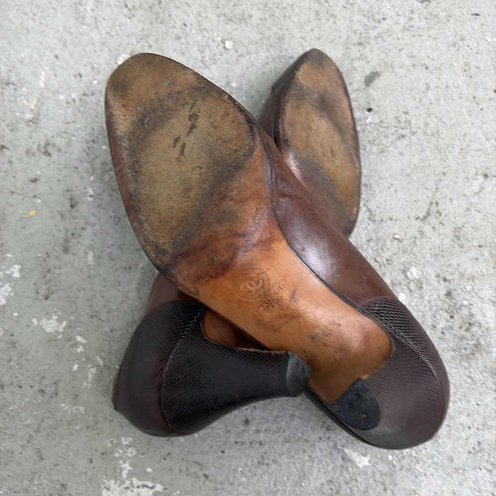 Vintage Chanel toe cap pumps - Picture 10 of 11